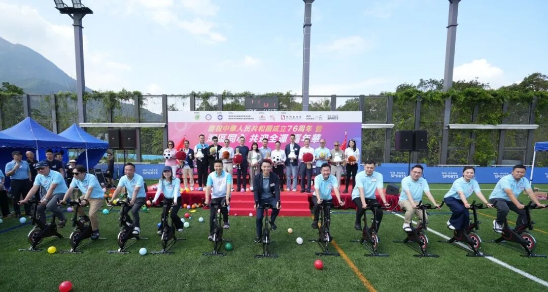 国家德比！巴萨女足发布对阵皇马海报，两队排名联赛前二